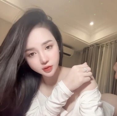 Chu Thúy Quỳnh dáng ngon, thích doggy sướng phải biết